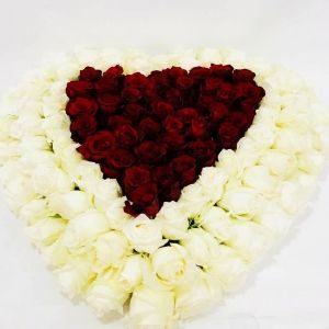 Salon Des Fleurs-Heart-Shaped Roses Arrangement